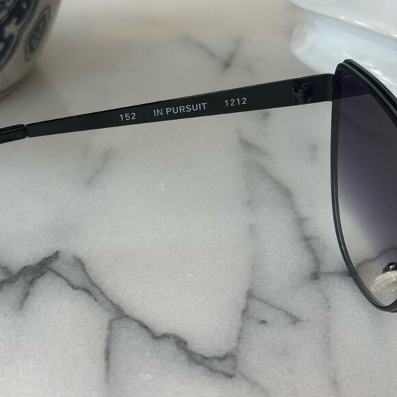 NWT Quay In Pursuit Sunglasses - Picture 7 of 7